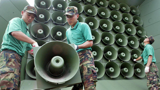 Seúl apaga los altavoces que usaba para bombardear a Corea del Norte con propaganda y<em></em> música k-pop